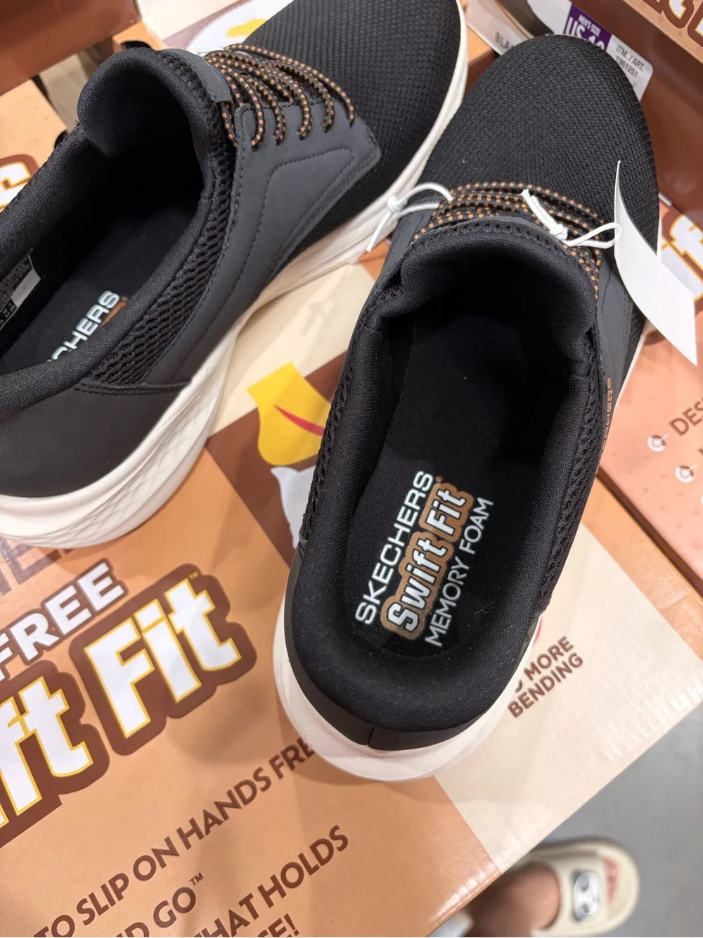 Skechers Men’s swift fit Sneaker hands free Accent Laces new in black